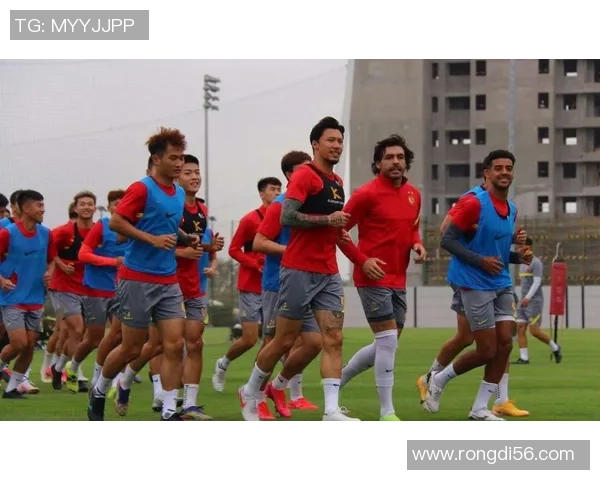 广州足球队近期状态深度解析与对比分析