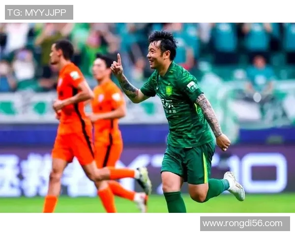 北京国安与山东队激战正酣比分悬念不断球迷期待精彩反转