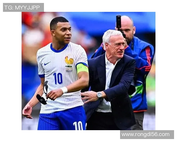 姆巴佩领衔法国队征战世界杯新篇章球迷期待他的精彩表现与突破之旅 姆巴佩领衔法国队征战世界杯新篇章球迷期待他的精彩表现与突破之旅