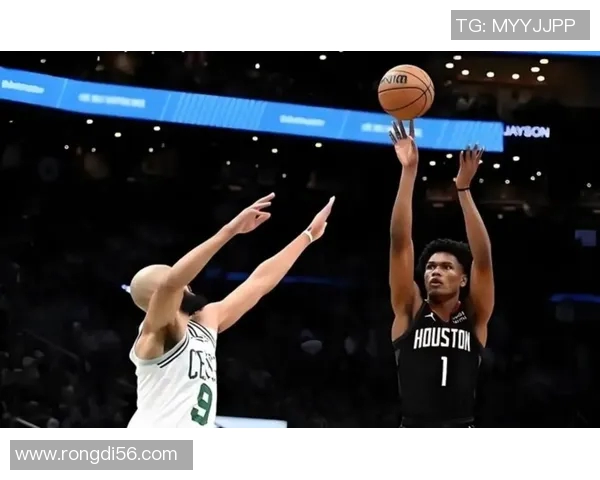 火箭队与雷霆队激战第三场赛场精彩瞬间与球员表现全解析 火箭队与雷霆队激战第三场赛场精彩瞬间与球员表现全解析