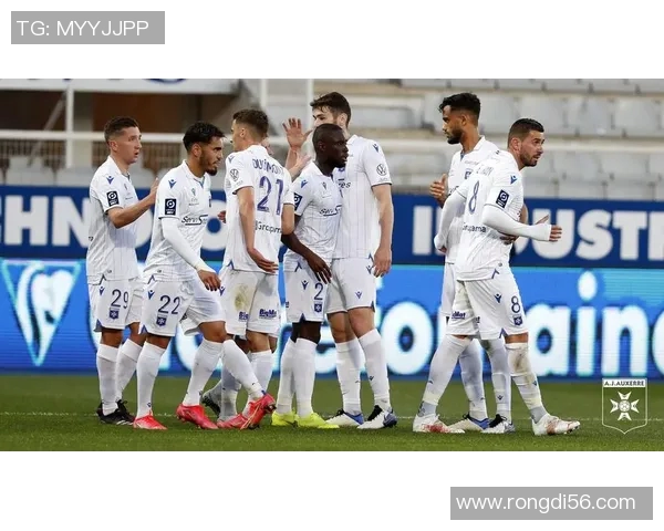 珀斯光荣迎战纽斯卡尔全力争胜展现球队实力与风采