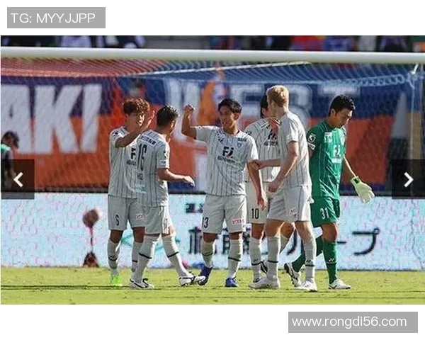 福岗黄蜂迎战金泽赛全力以赴争夺胜利展现球队风采 福岗黄蜂迎战金泽赛全力以赴争夺胜利展现球队风采