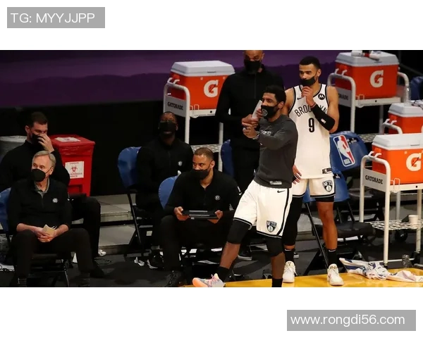 篮网与开拓者激战正酣比分悬念迭起引发球迷热议